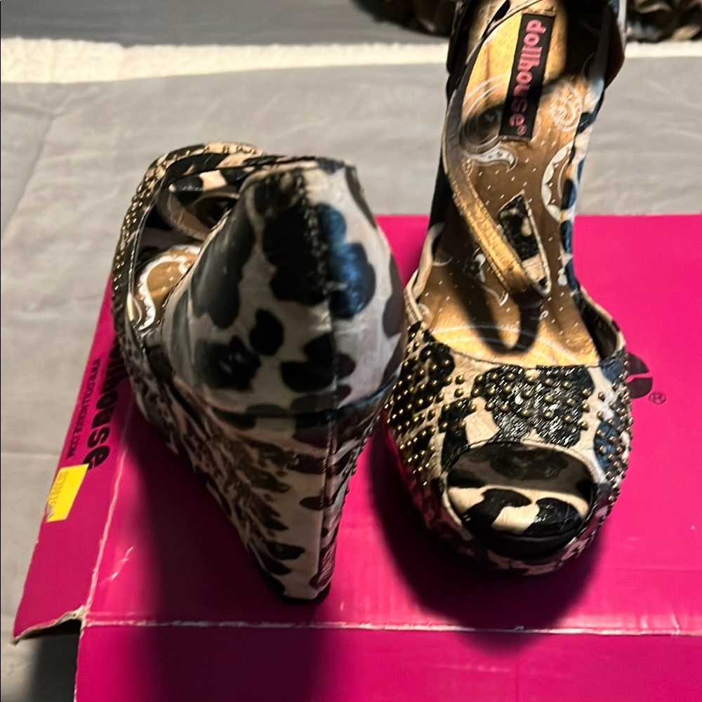 Dollhouse Black and White Platform Sandals with Glossy Finish